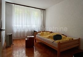 Batajnica, centar, 50m2, 2.0, terasa, uknjiženo, Zemun, Appartamento