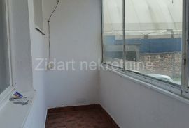 Batajnica, centar, 50m2, 2.0, terasa, uknjiženo, Zemun, Appartamento