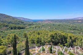 Građevinsko zemljište sa panoramskim pogledom u Dolu, Stari Grad, Land