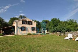 Vrbnik, okolica, Samostojeća kuća na velikoj parceli u zelenilu i miru, prodaja, Vrbnik, House