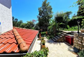 OPATIJA, VOLOSKO - kuća s tri stambene jedinice, 100m od mora, Opatija, Casa