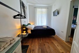 OPATIJA, CENTAR - stan od 100 m2, drugi red do mora, Opatija, Apartamento