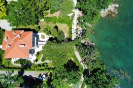 OPATIJA, STARA AUSTROUGARSKA VILA UZ MORE, Opatija, Haus