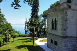 OPATIJA, STARA AUSTROUGARSKA VILA UZ MORE, Opatija, Haus