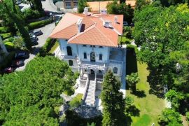 OPATIJA, STARA AUSTROUGARSKA VILA UZ MORE, Opatija, Haus