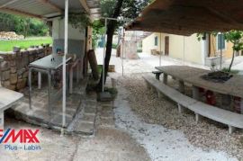 ISTRA,LABIN,APARTMANSKA KUĆA S BAZENOM I PREKRASNIM POGLEDOM NA MORE, Labin, Famiglia