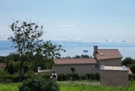 IČIĆI, POLJANE- villa 250m2 s pogledom na more i bazenom + uređena okućnica 1100m2, Opatija - Okolica, House