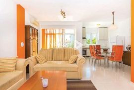 Stan, Kostrena, 61m2, 2-soban s dnevnim boravkom, terasa, Kostrena, Appartment