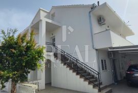 Samo kod nas kuća 200 m od mora P+1+Po 300 m2, Vodice, Casa