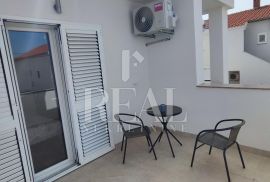 Samo kod nas kuća 200 m od mora P+1+Po 300 m2, Vodice, Casa