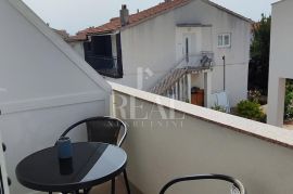 Samo kod nas kuća 200 m od mora P+1+Po 300 m2, Vodice, Casa