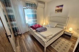 Malinska – samostojeća kuća s tri apartmana, Malinska-Dubašnica, بيت