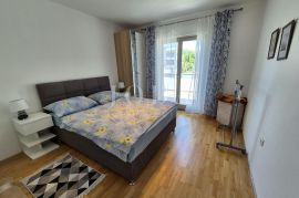 Malinska – samostojeća kuća s tri apartmana, Malinska-Dubašnica, بيت