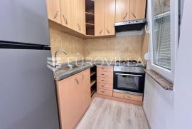 Pula, Štinjan - lijepi trosobni stan u prizemlju s loggiom, NKP 62 m2 - blizina mora, Pula, Apartamento