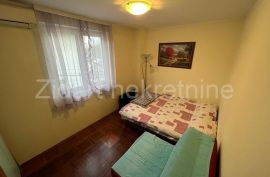 Konforan petosoban porodicni stan u Zemunu, Zemun, Appartement