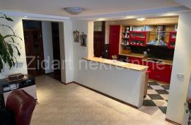 Konforan petosoban porodicni stan u Zemunu, Zemun, Appartement