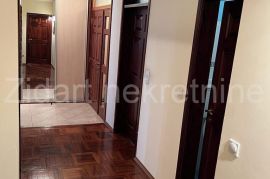 Konforan petosoban porodicni stan u Zemunu, Zemun, Appartement