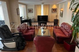 Konforan petosoban porodicni stan u Zemunu, Zemun, Appartement