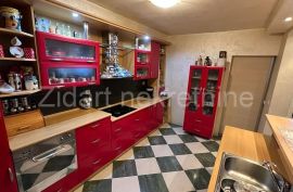 Konforan petosoban porodicni stan u Zemunu, Zemun, Appartement