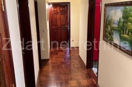 Konforan petosoban porodicni stan u Zemunu, Zemun, Appartement