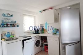 Crikvenica, Kuća sa 2 apartmana, pogledom na more i krovnom terasom, Crikvenica, Ev