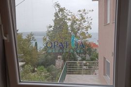 Crikvenica, Kuća sa 2 apartmana, pogledom na more i krovnom terasom, Crikvenica, Ev