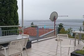 Crikvenica, Kuća sa 2 apartmana, pogledom na more i krovnom terasom, Crikvenica, Ev