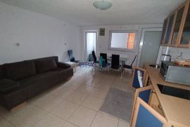 Crikvenica, Kuća sa 2 apartmana, pogledom na more i krovnom terasom, Crikvenica, Ev