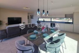 Istra, Novigrad, moderna vila od 136m2 s pogledom na more, Novigrad, Σπίτι