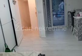 Ledine, Surčinska, kuća 130m2, Novi Beograd, Haus