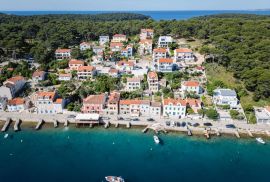 MALI LOŠINJ- Vila blizu mora s vlastitim vezom za brodice, Mali Lošinj, Дом