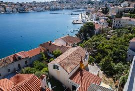 MALI LOŠINJ- Vila blizu mora s vlastitim vezom za brodice, Mali Lošinj, Дом