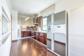 Zagreb, Srebrnjak, dvoetažni peterosobni stan NKP 200 m2, Zagreb, Flat