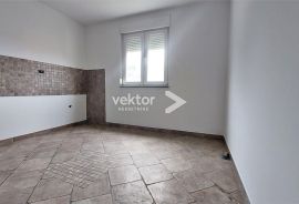 Drenova, obiteljski stan s balkonom, dvoetažni, Rijeka, Appartment