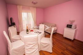 Crikvenica, kuća sa pet uređenih apartmana, Crikvenica, Ev