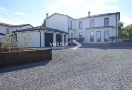 Dobrinj, moderna kuća s bazenom, uređena okućnica 1.249m2, Dobrinj, House