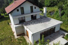 Kuća na dva spata sa parcelom od 17.500m2, Kijevo, Trnovo, Kuća