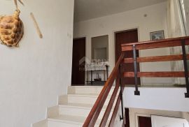 TROGIR, ČIOVO - Kuća prvi red do mora, Trogir, Casa