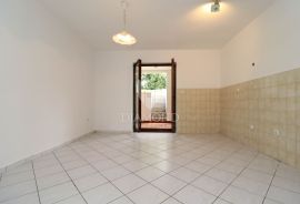 Poreč, osvjetljeni trosoban stan u suterenu, Poreč, Appartement