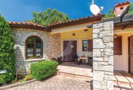 PRODAJA, KUĆA S BAZENOM, RAKALJ, 245 m2, Marčana, Famiglia