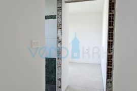 Otok Krk, Dobrinj, dvojna kuća sa dva stana 130m2, okućnica 300m2, prodaja, Dobrinj, Σπίτι