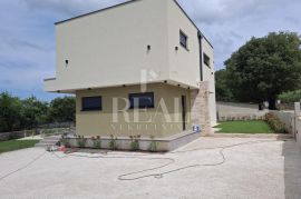 Savičenta moderna katnica 208m2, 3ss+db,bazen 40m2!, Svetvinčenat, House