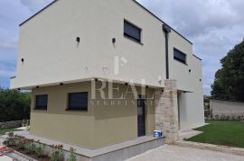 Savičenta moderna katnica 208m2, 3ss+db,bazen 40m2!, Svetvinčenat, House