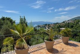 OPATIJA, IČIĆI – jedinstvena etaža u mediteranskoj kući novije gradnje s prekrasnim pogledom na more, Opatija - Okolica, Appartamento