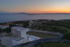 OTOK PAG, LUN - jedinstvena vila s bazenom na predivnoj lokaciji, Novalja, House