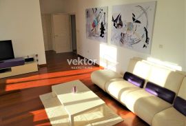 Opatija, 120m2, 2-soban s dnevnim boravkom, stara vila, Opatija, Apartamento