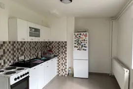 Na prodaju porodična kuća u jednoj od glavnih ulica u Rumenki, Novi Sad - grad, Casa