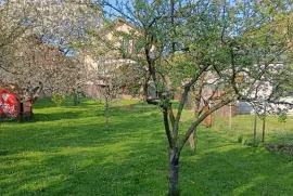 Prodaje se samostojeća katnica - Podsused, Zagreb, Дом