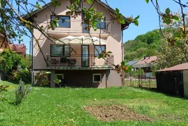 Prodaje se samostojeća katnica - Podsused, Zagreb, Дом