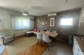 Prodaje se samostojeća katnica - Podsused, Zagreb, Maison